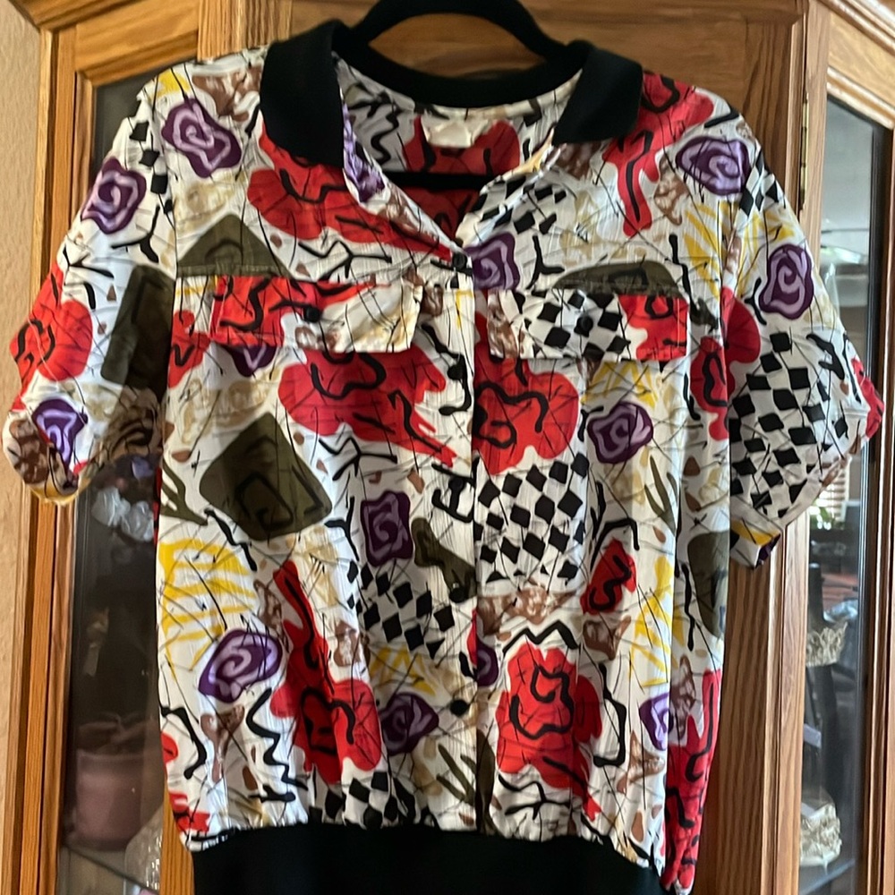 Medium cool 80s style floral pull over top